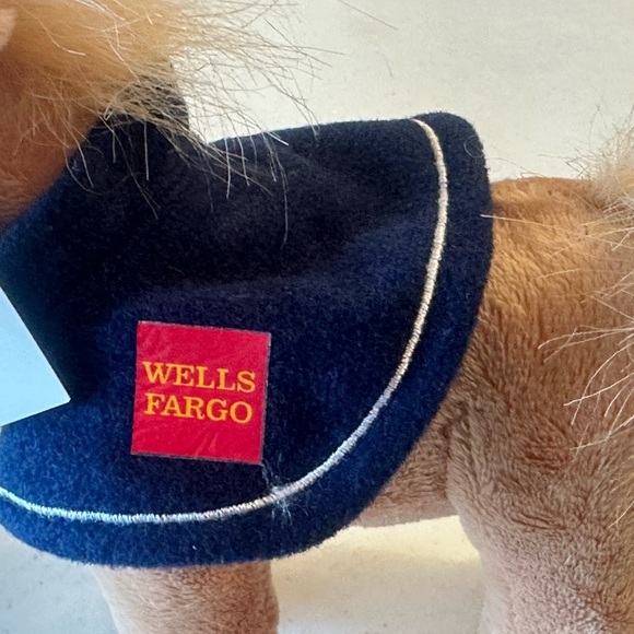 2015 Nellie Wells Fargo Plush Horse with Navy Blanket 6.5”w x 6”L - Picture 5 of 7